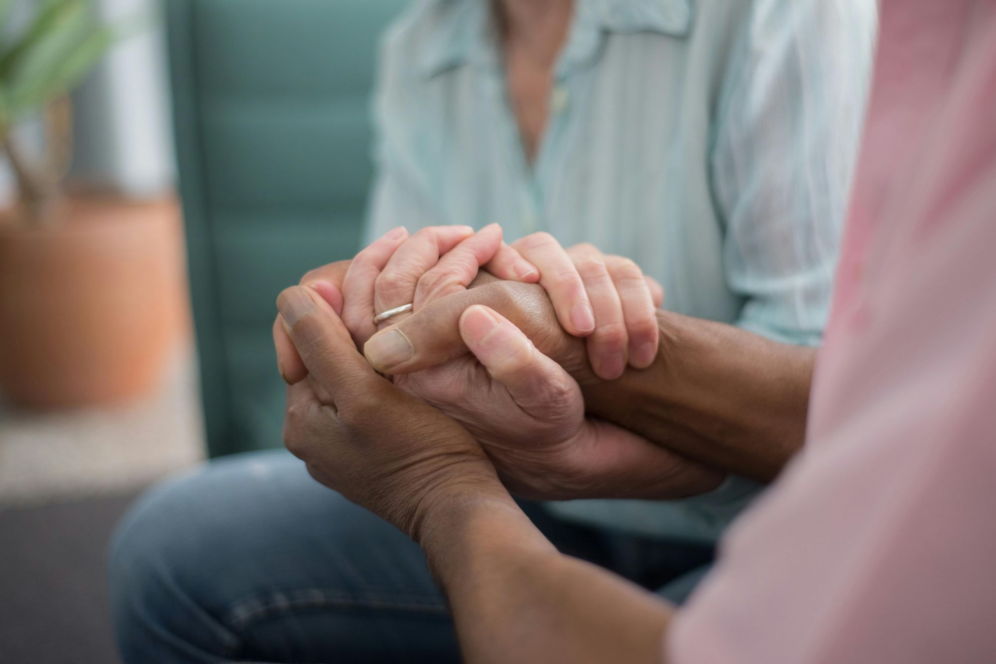 caring hands pexels-kampus-8441852